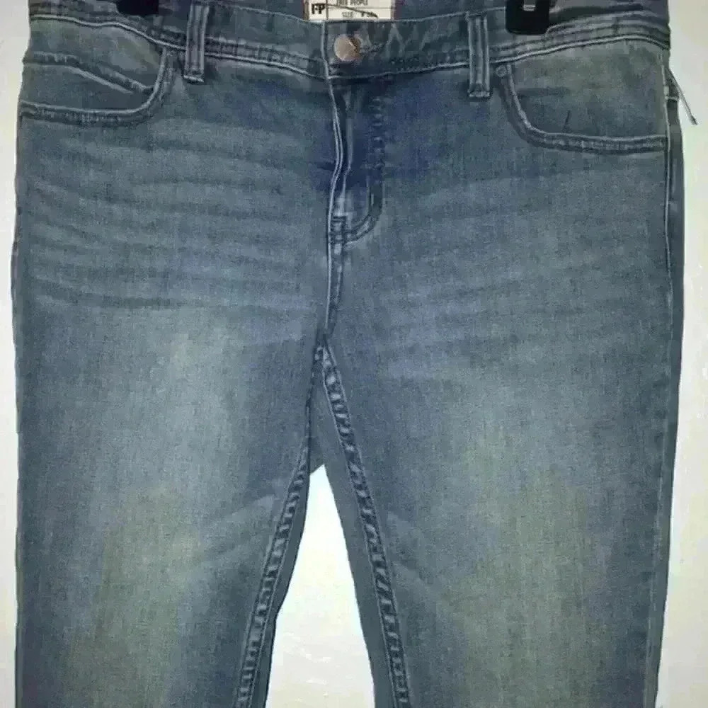 Free People women’s choped knees jeans pants size 30 - Picture 11 of 16
